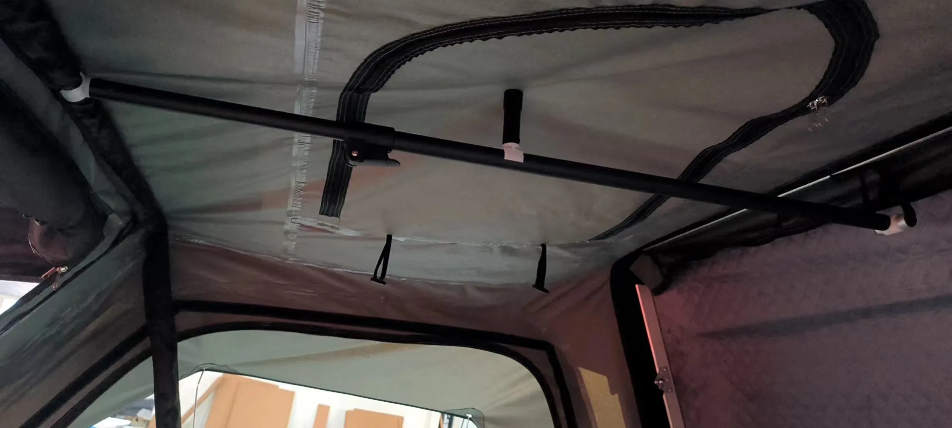 Adventurer XL -ABS Fold Out Roof Top Tent