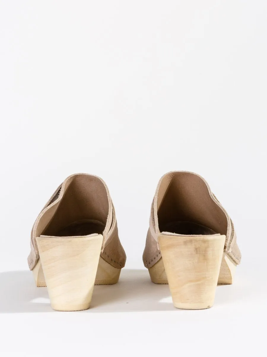 close toe clog - sable suede