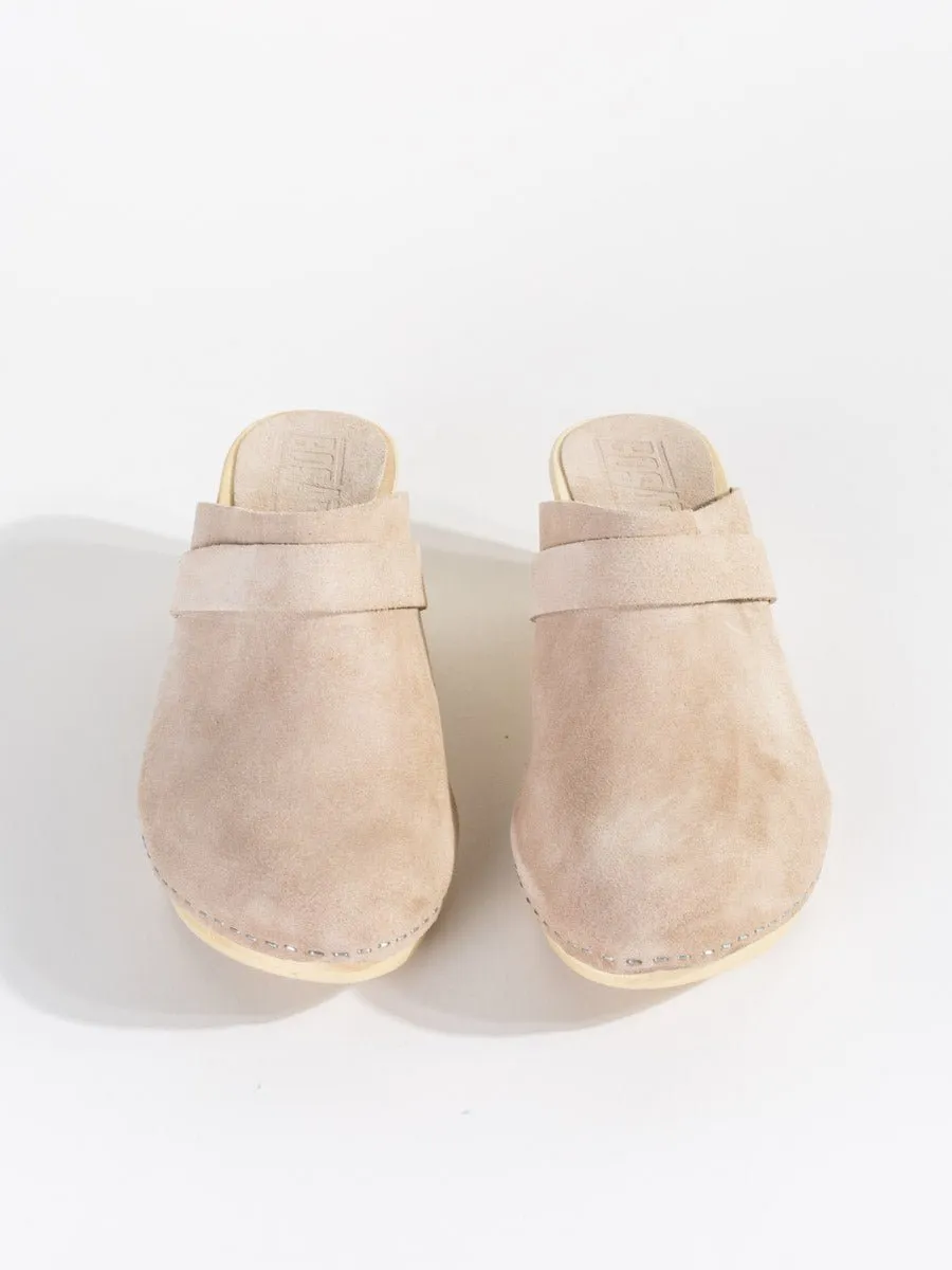 close toe clog - sable suede