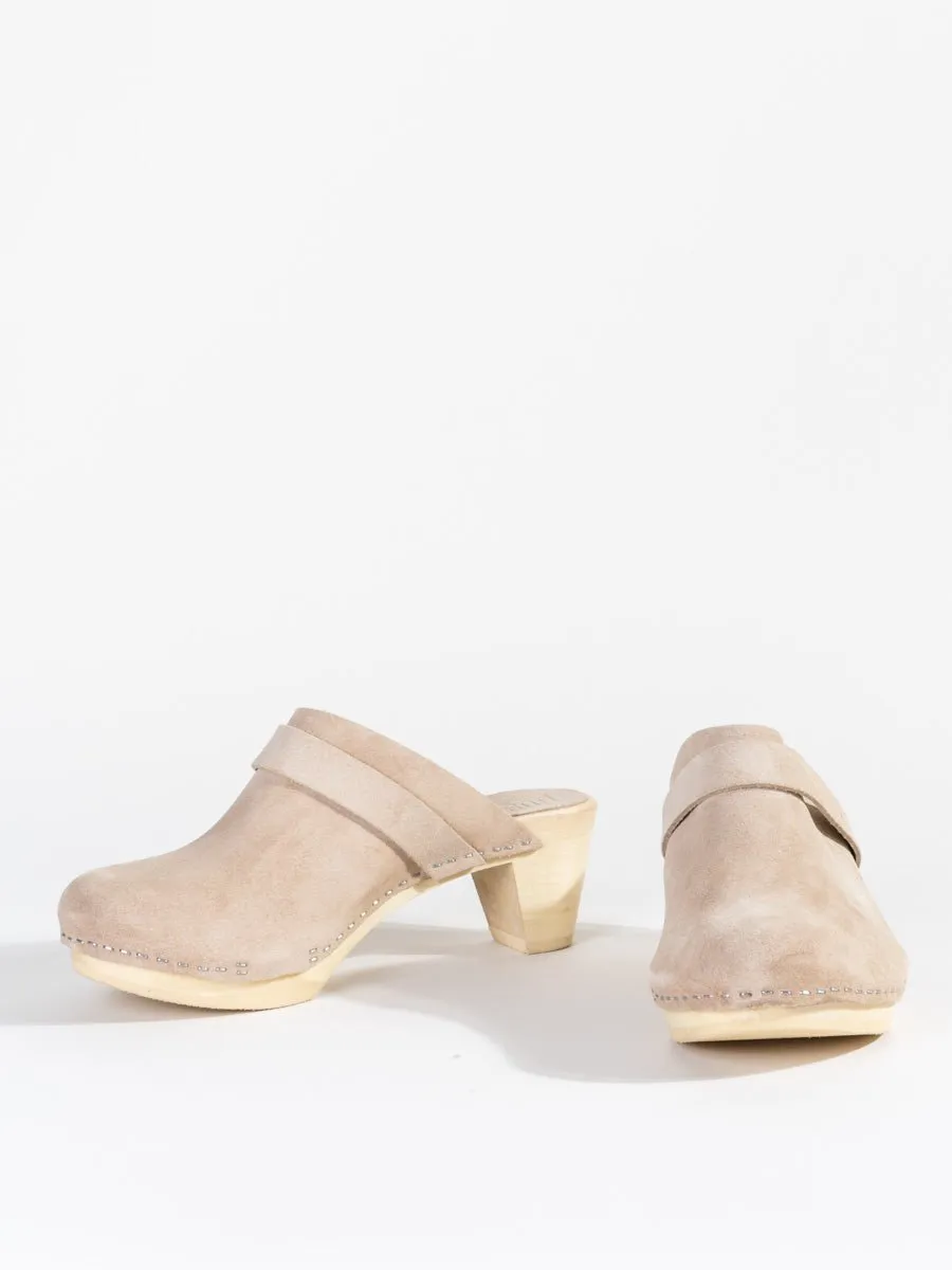 close toe clog - sable suede