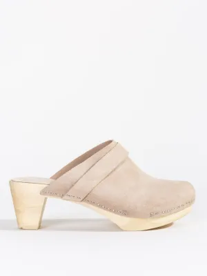 close toe clog - sable suede