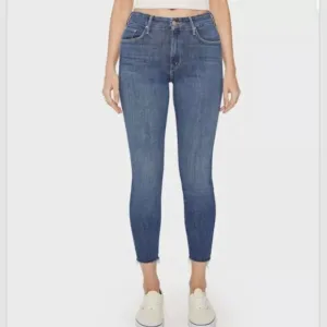 Mother Denim Looker Ankle Fray Size 26 Girl Crush Med Wash Jeans Moderate Wear