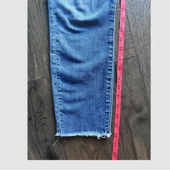 Mother Denim Looker Ankle Fray Size 26 Girl Crush Med Wash Jeans Moderate Wear