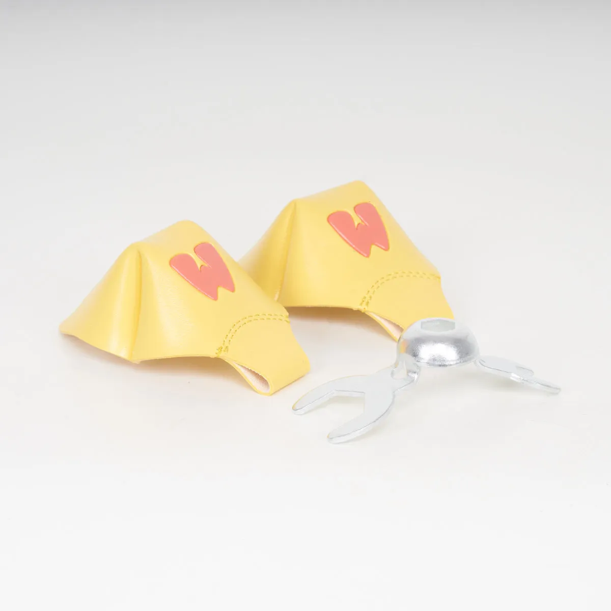 Moxi Beach Bunny Strawberry / Lemon Rollerskates