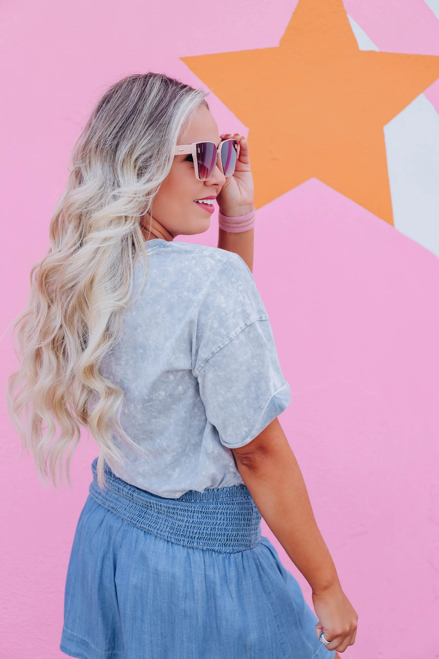 Retro Free Spirit Graphic Tee - Grey