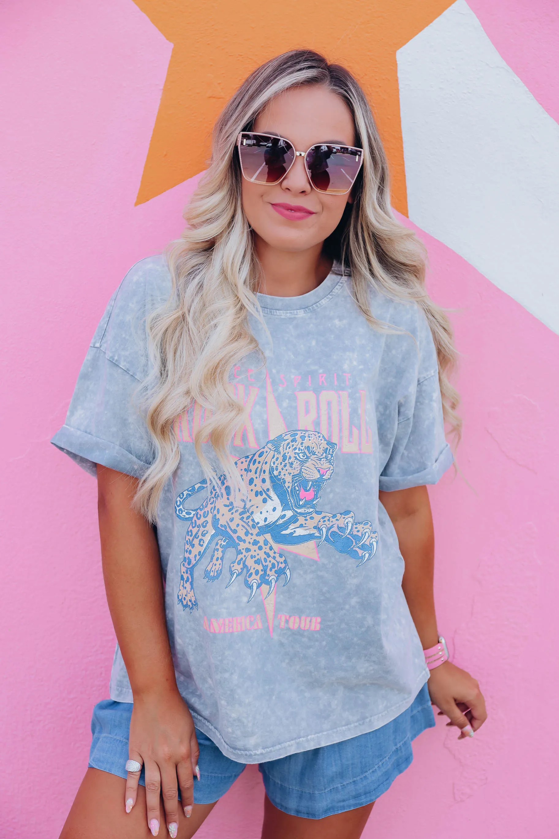 Retro Free Spirit Graphic Tee - Grey