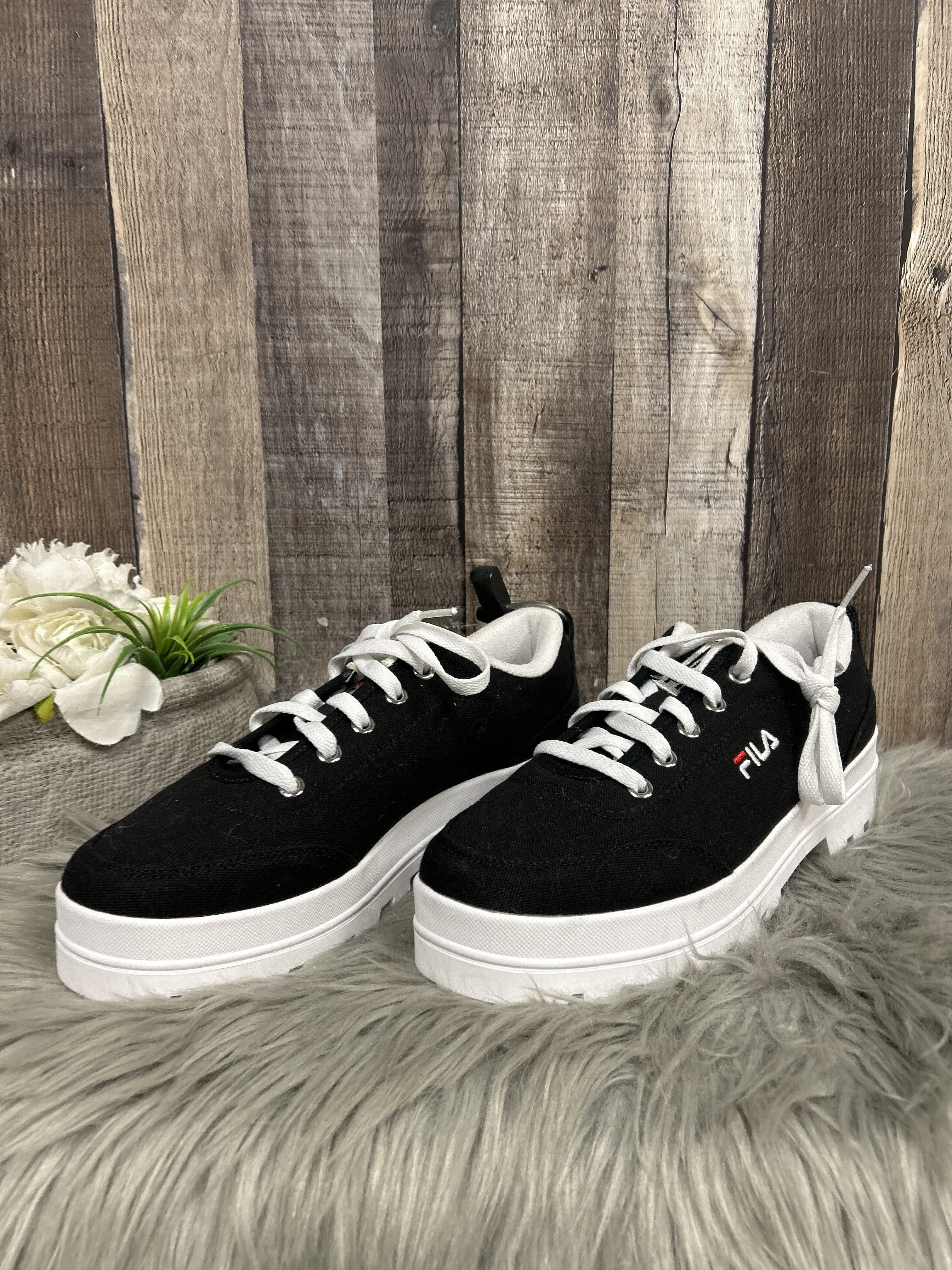 Shoes Sneakers By Fila  Size: 9.5