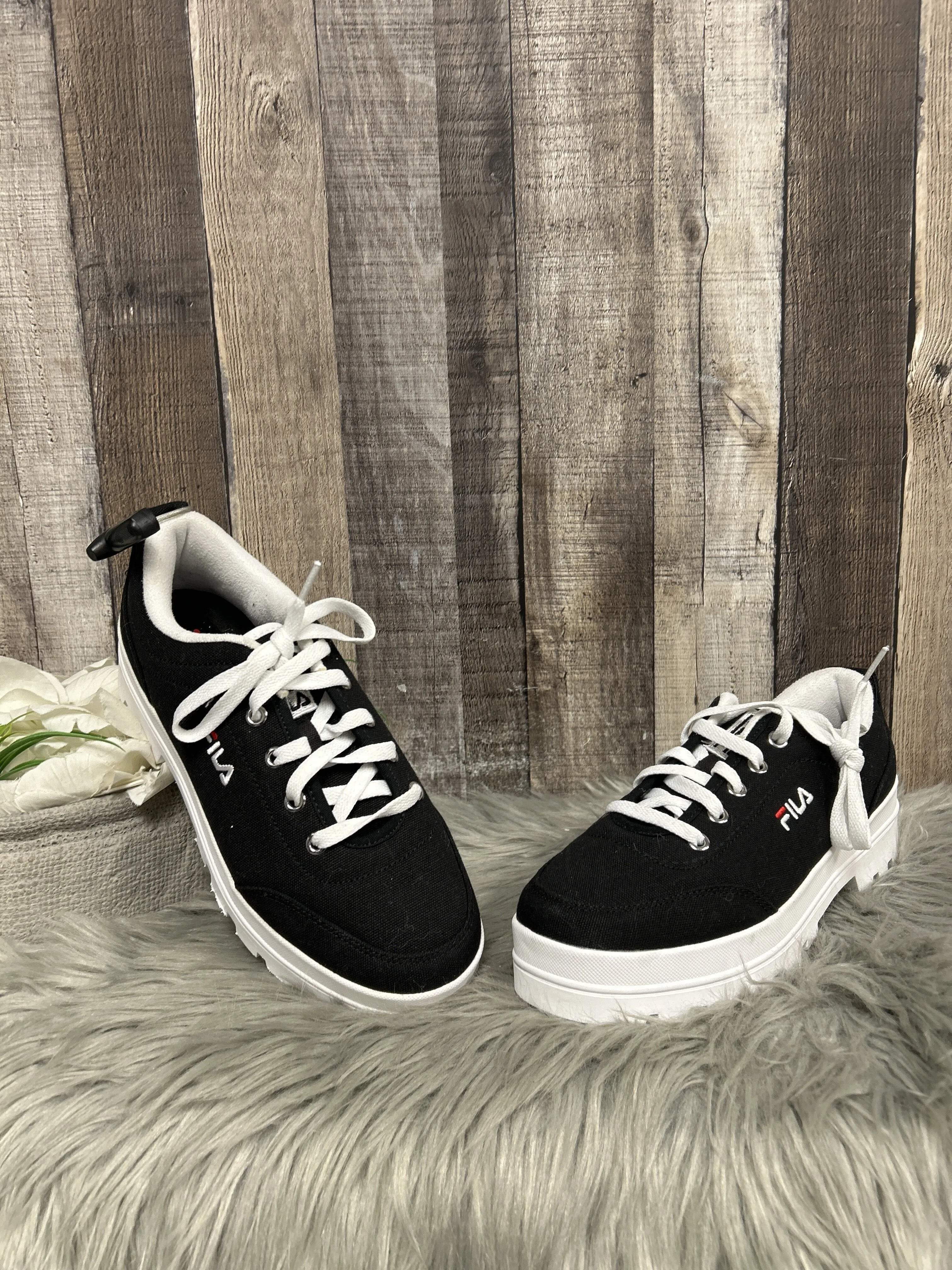 Shoes Sneakers By Fila  Size: 9.5