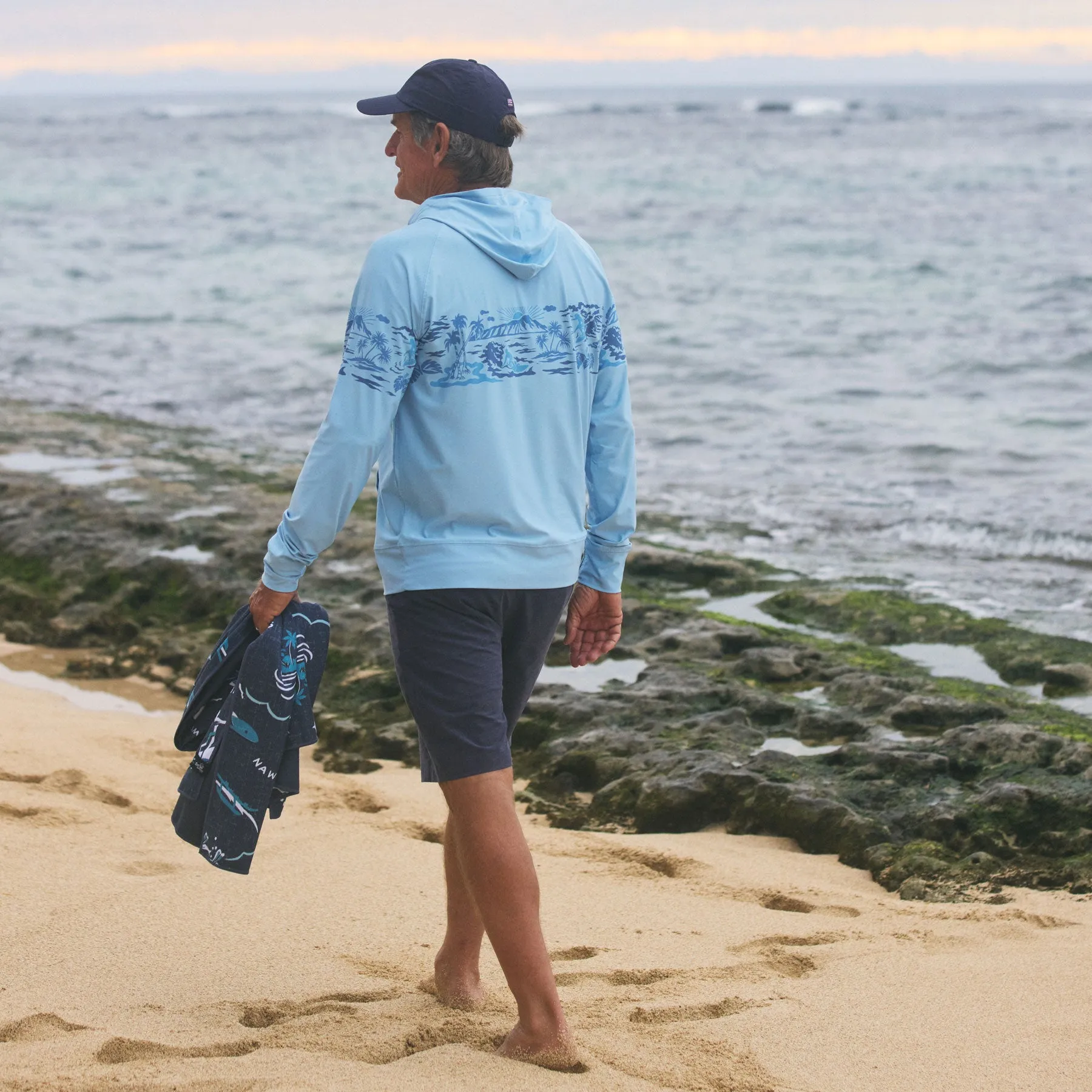 WAIKIKI BEACH PERFORMANCE HOODIE