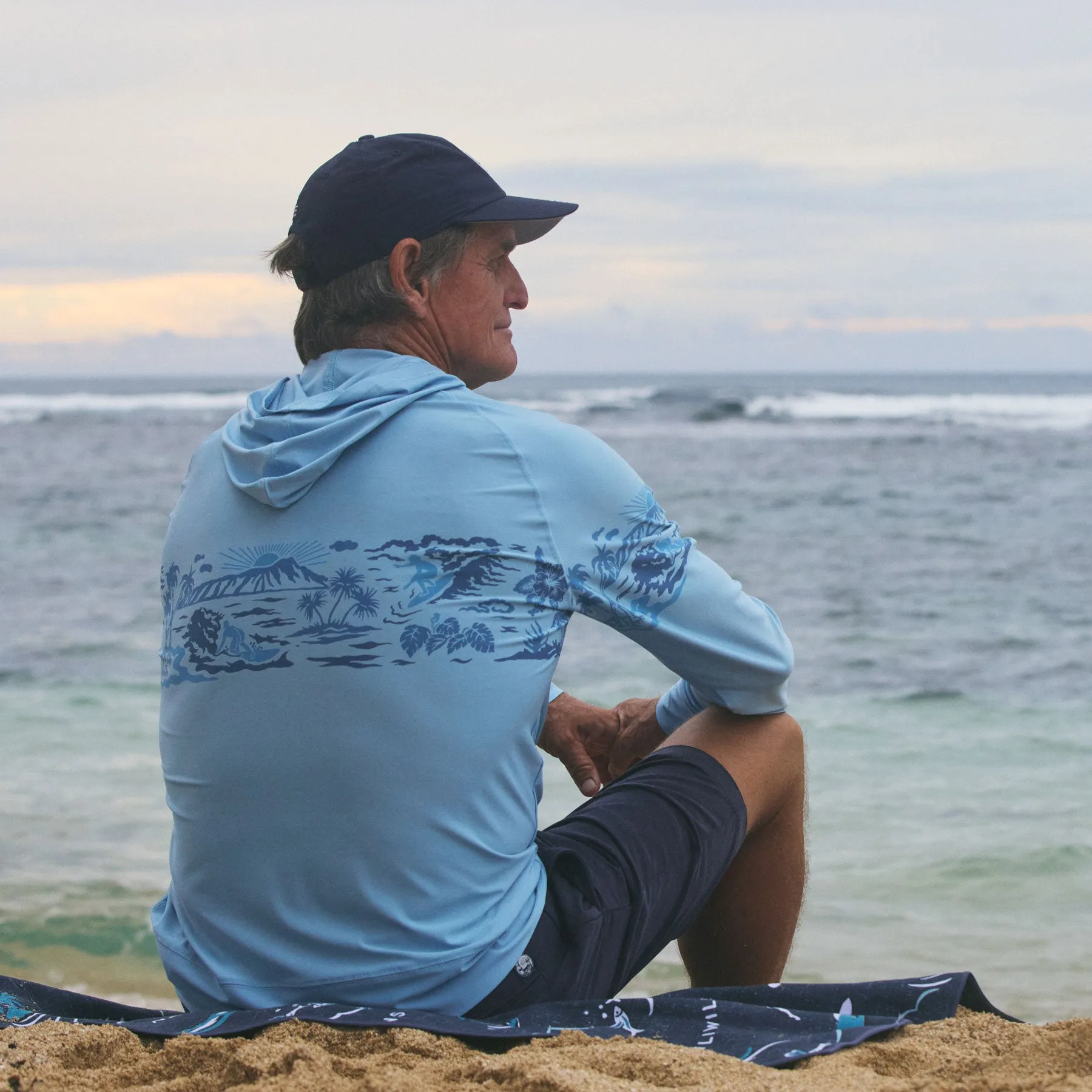 WAIKIKI BEACH PERFORMANCE HOODIE